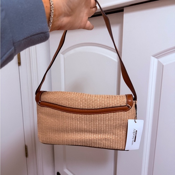 Elegant Tan and Brown Woven Shoulder Bag - Picture 4 of 7